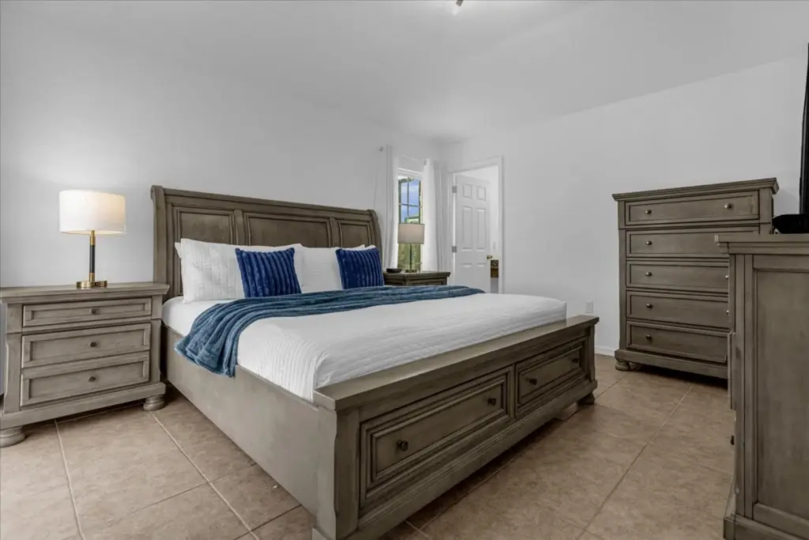 3 Bedrooms / 2 Bathrooms / Lake Berkley (1076 LB), Kissimmee, US