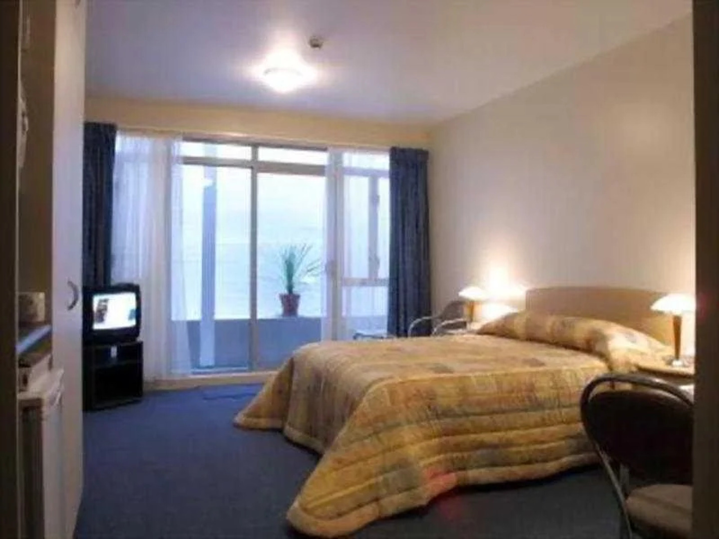 Victoria Hotel Suites