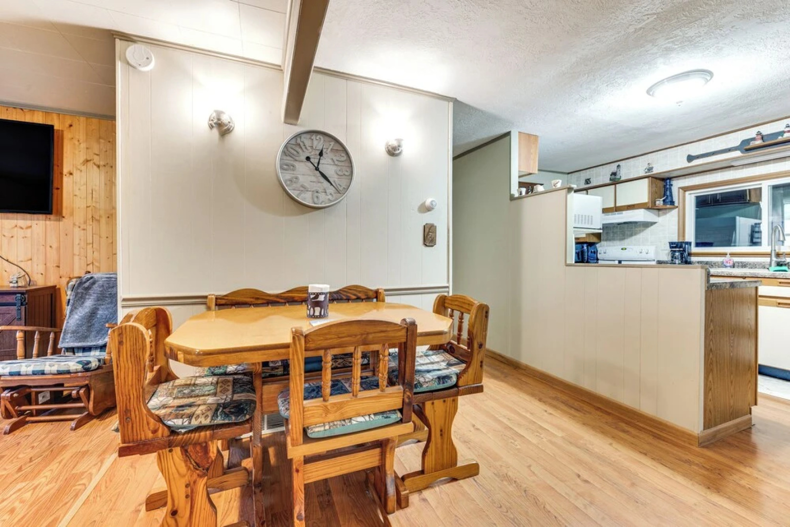 Charming Spirit Lake Home - 6 Mi to Arnolds Park!