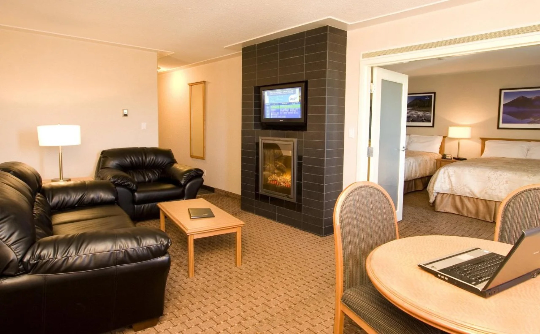 Woodlands Inn & Suites