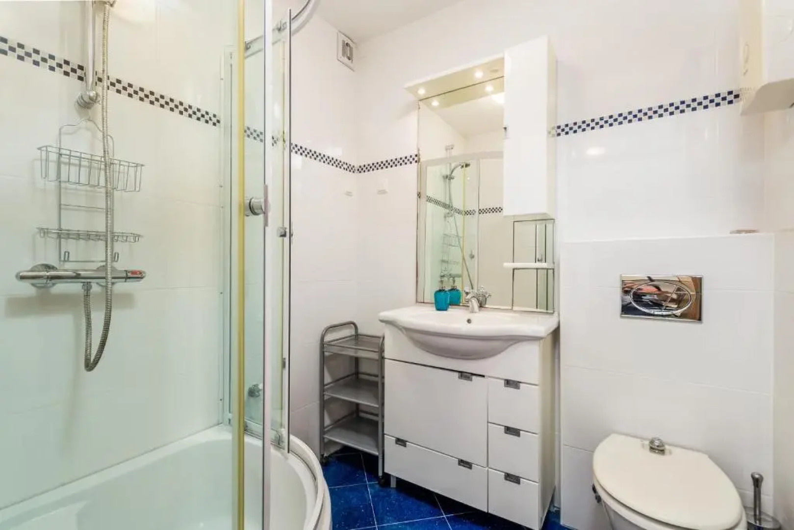 Apartment in pinewood near the sea