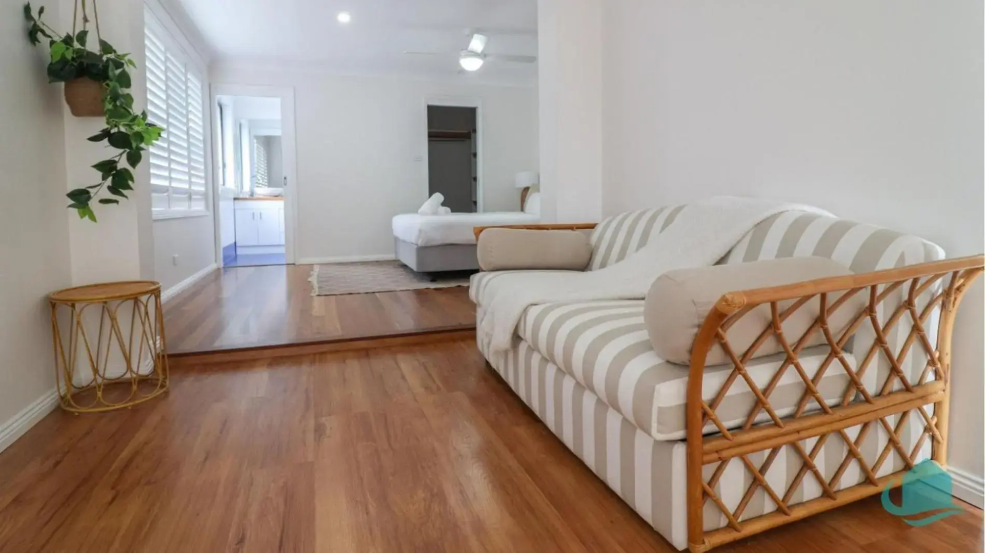 Splendour Hideaway - Luxury pool at Caves Beach