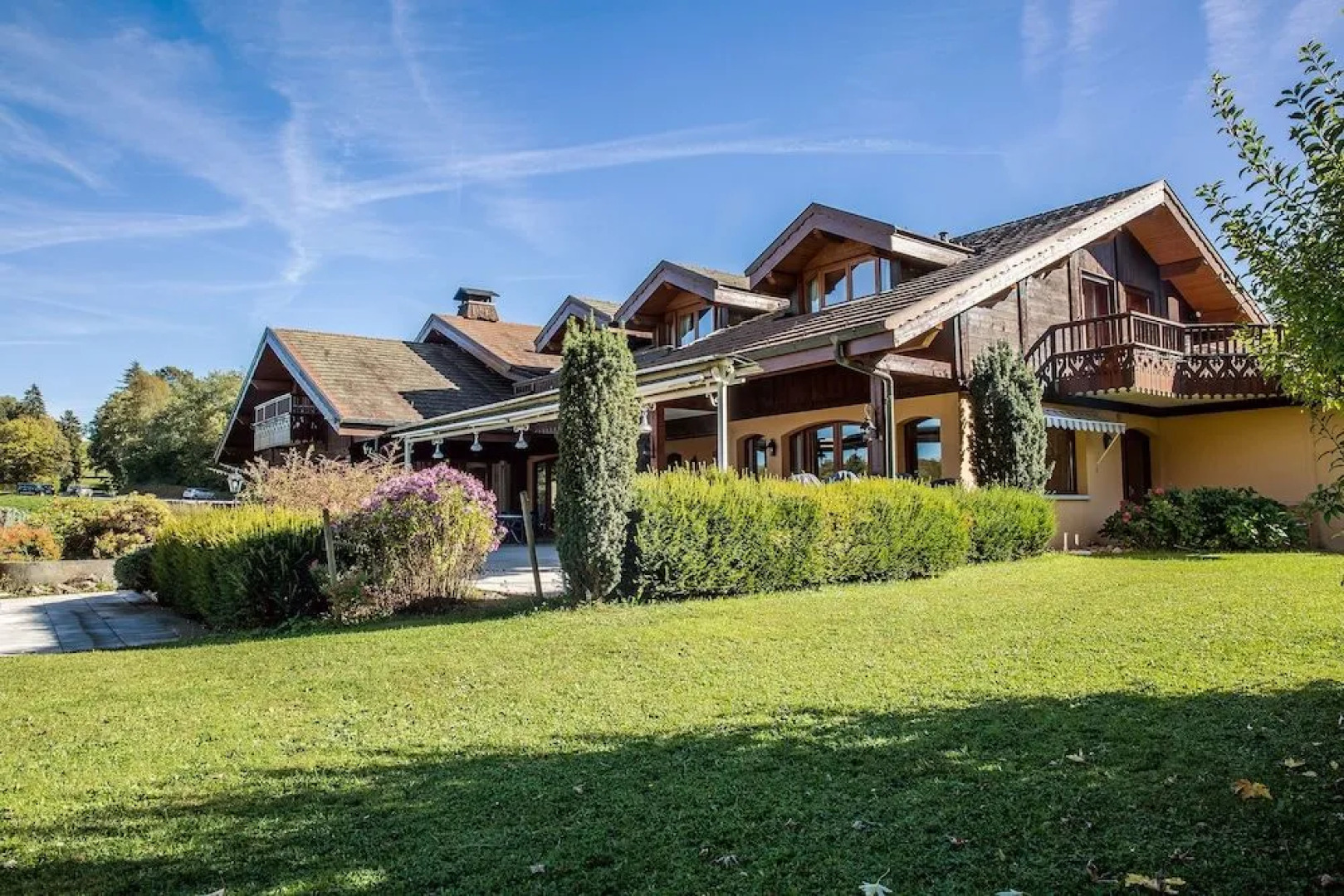 Lancolie "Chalet Du Lac"