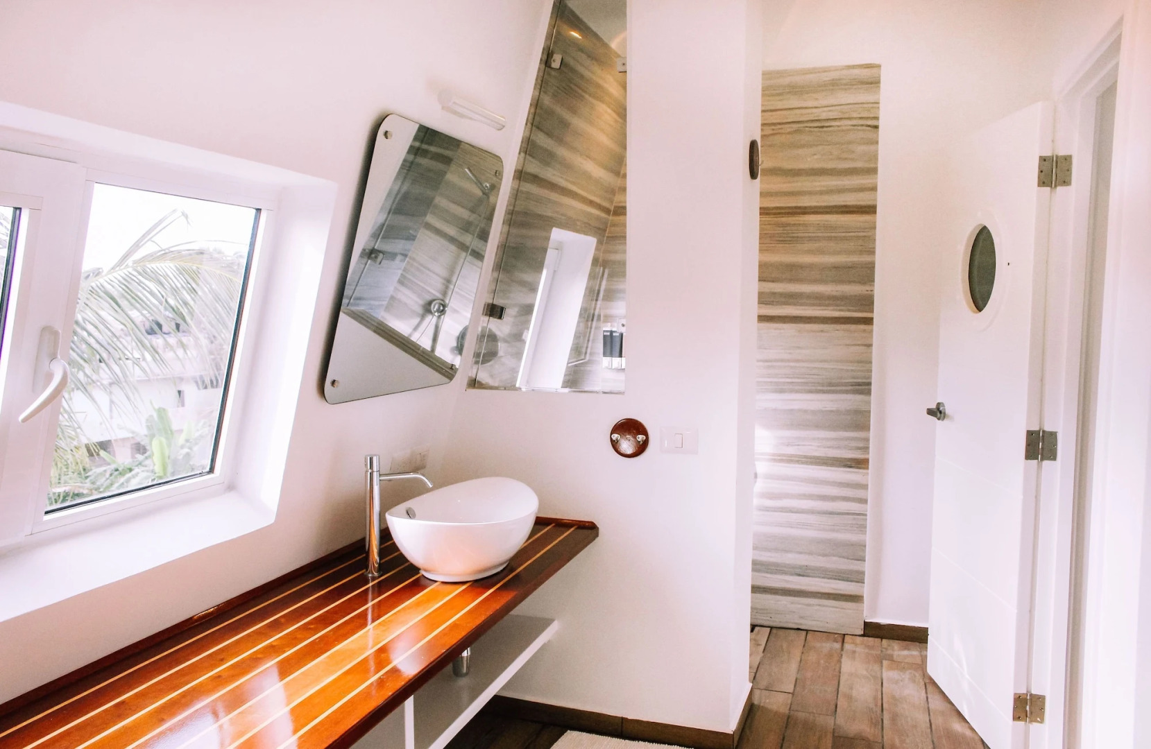 Puerto Plaza Hotel & Shops 