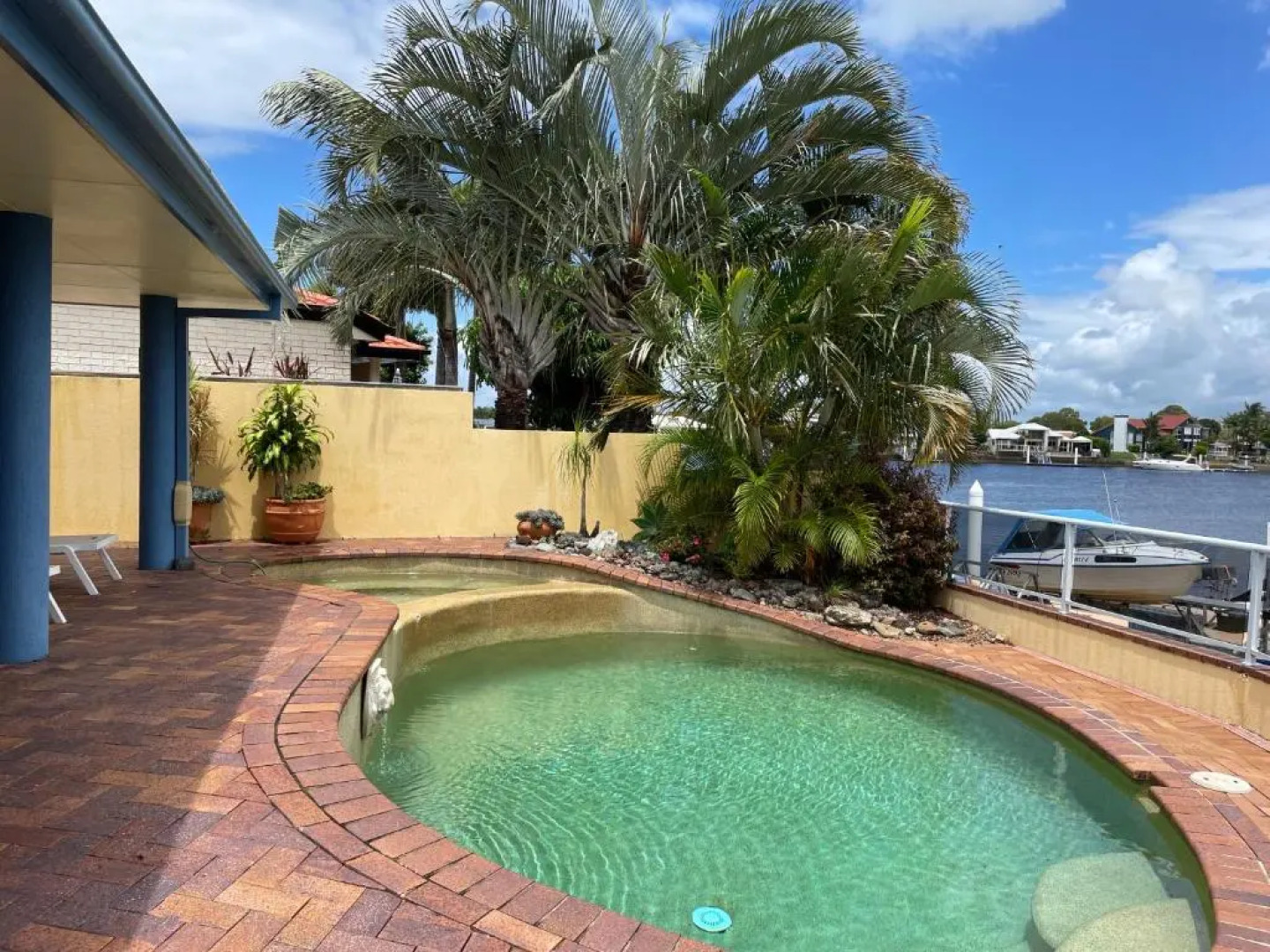 SPECTACULAR WATERFRONT Canal Home, BRIBIE ISLAND