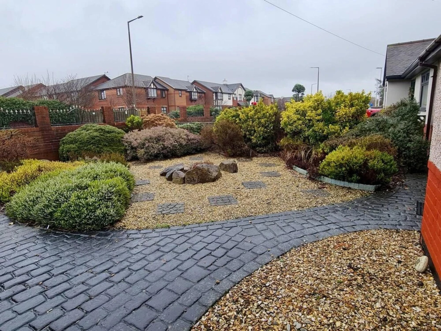 Quiet Secluded two Bedroom Bungalow With Parking