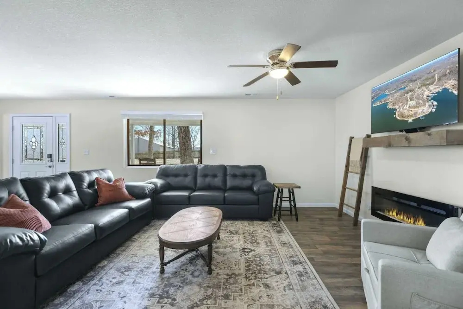 White Oak Landing Spacious 6 BDR w/ Boat Slip!