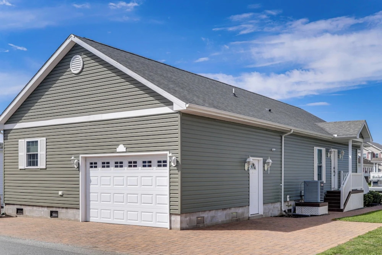 Near Beaches & Shops: Canal-front Selbyville Home