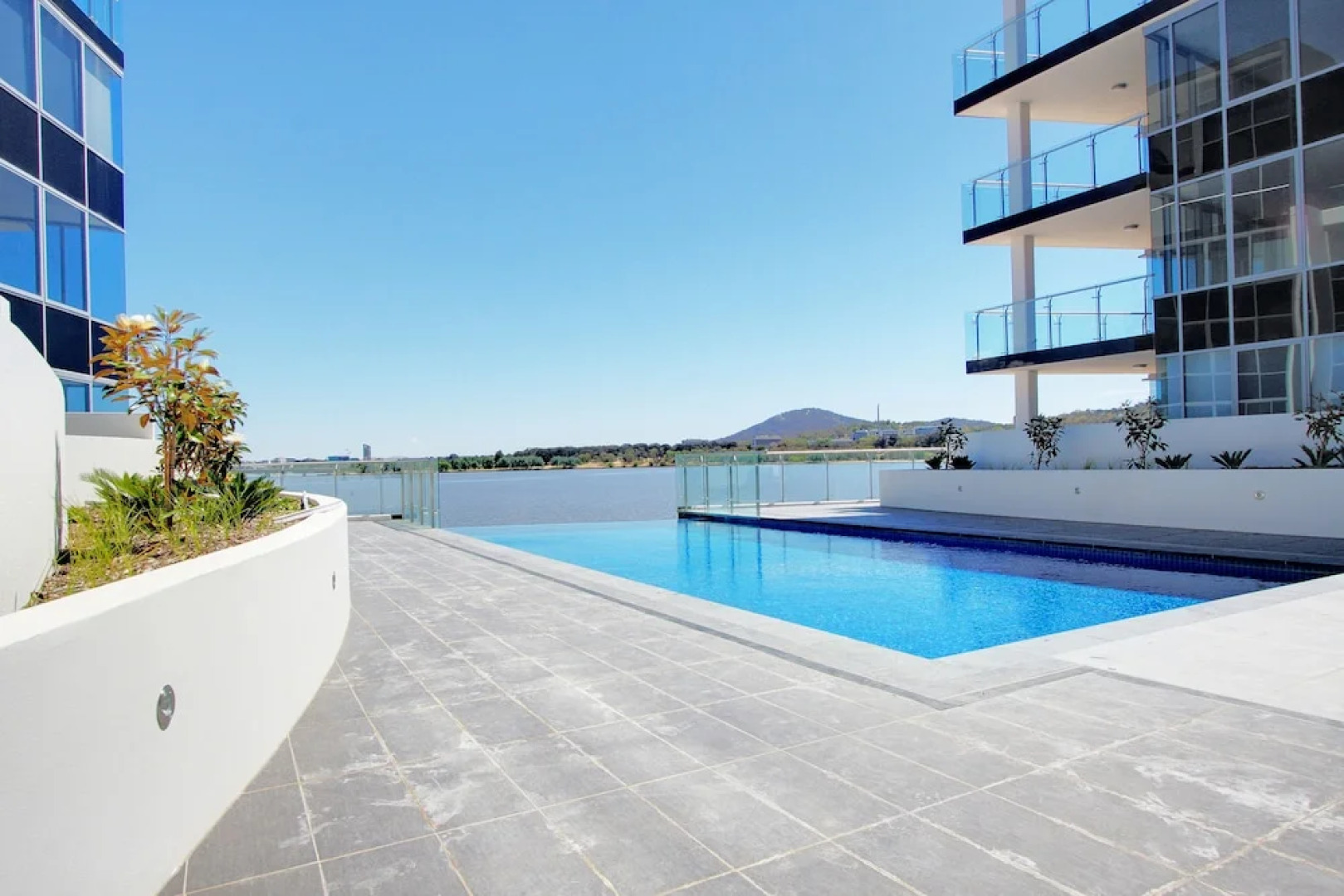 Accommodate Canberra - Lakefront