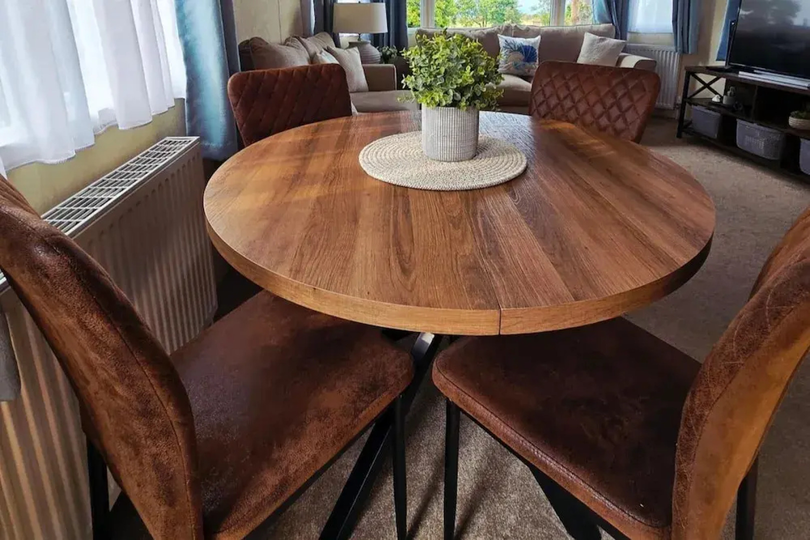 Cariad Bach 64 Dinas Cross