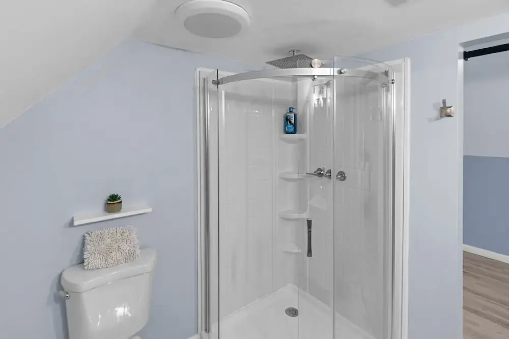 Waterfront Retreat With Stunning Views 3 Bedroom Home