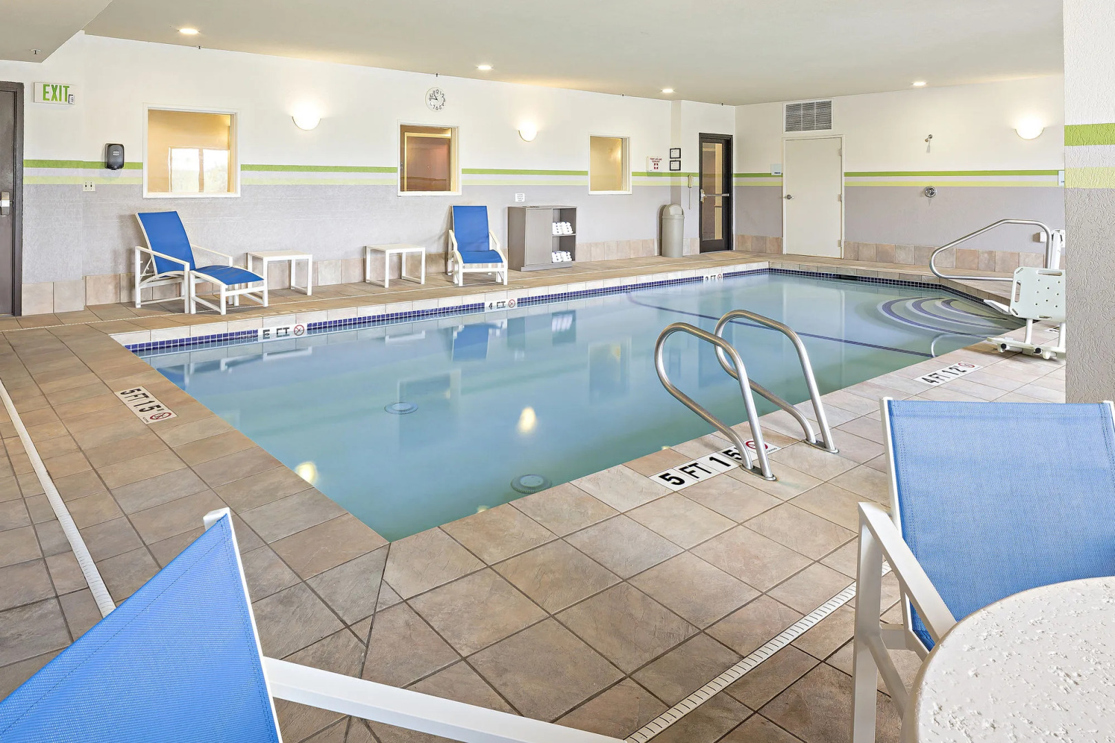 Holiday Inn Express Hotel & Suites Manchester Airport by IHG