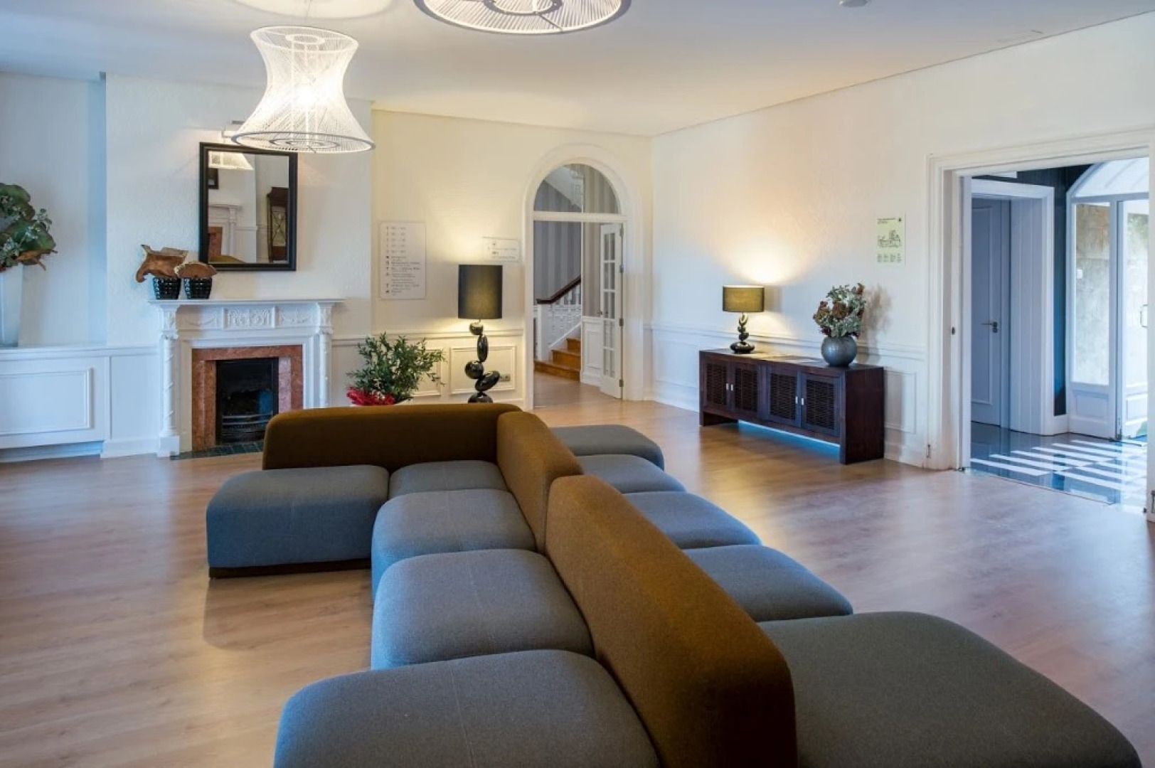 Отель Catalonia Reina Victoria