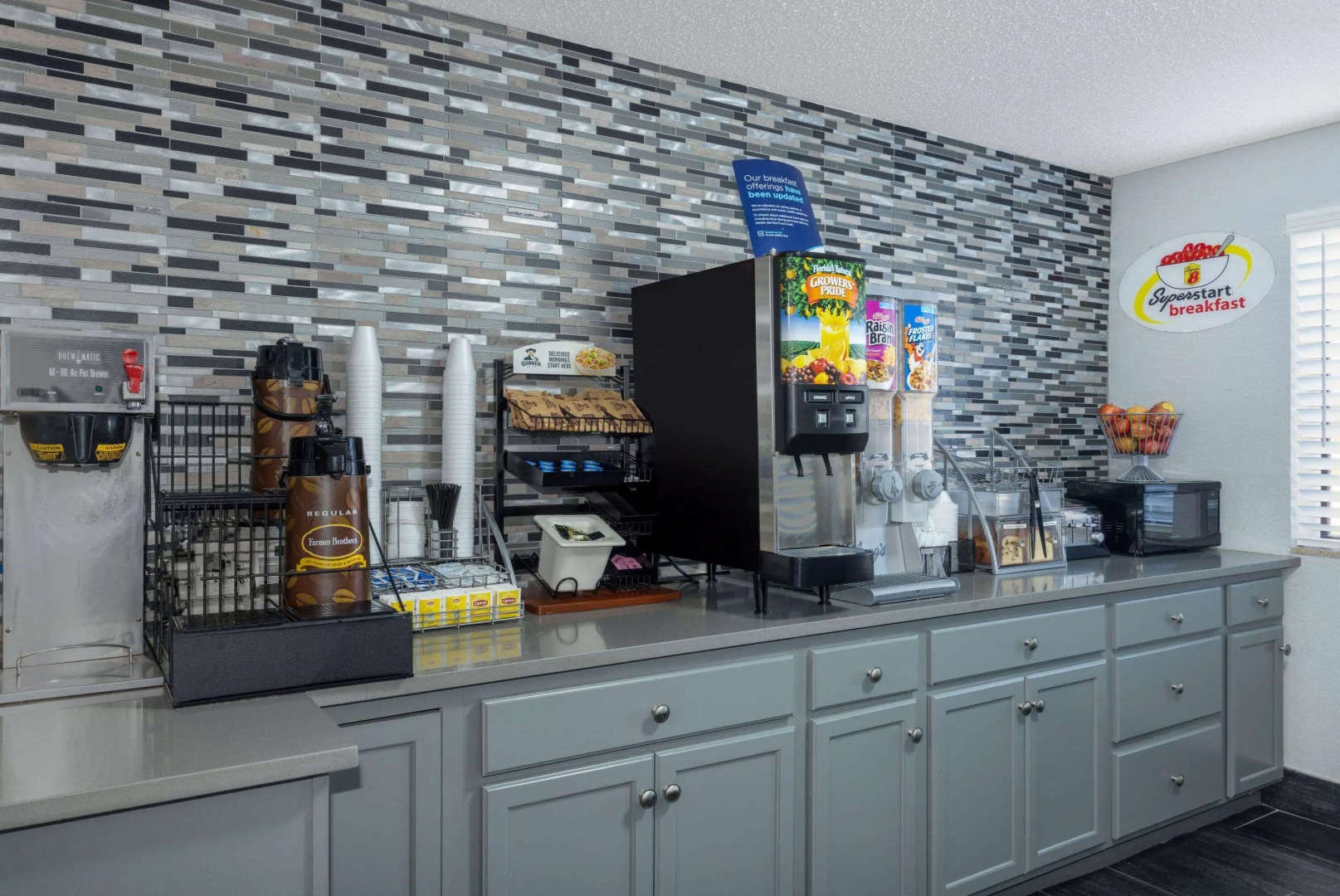 Super 8 by Wyndham Kansas City at Barry Road/Airport