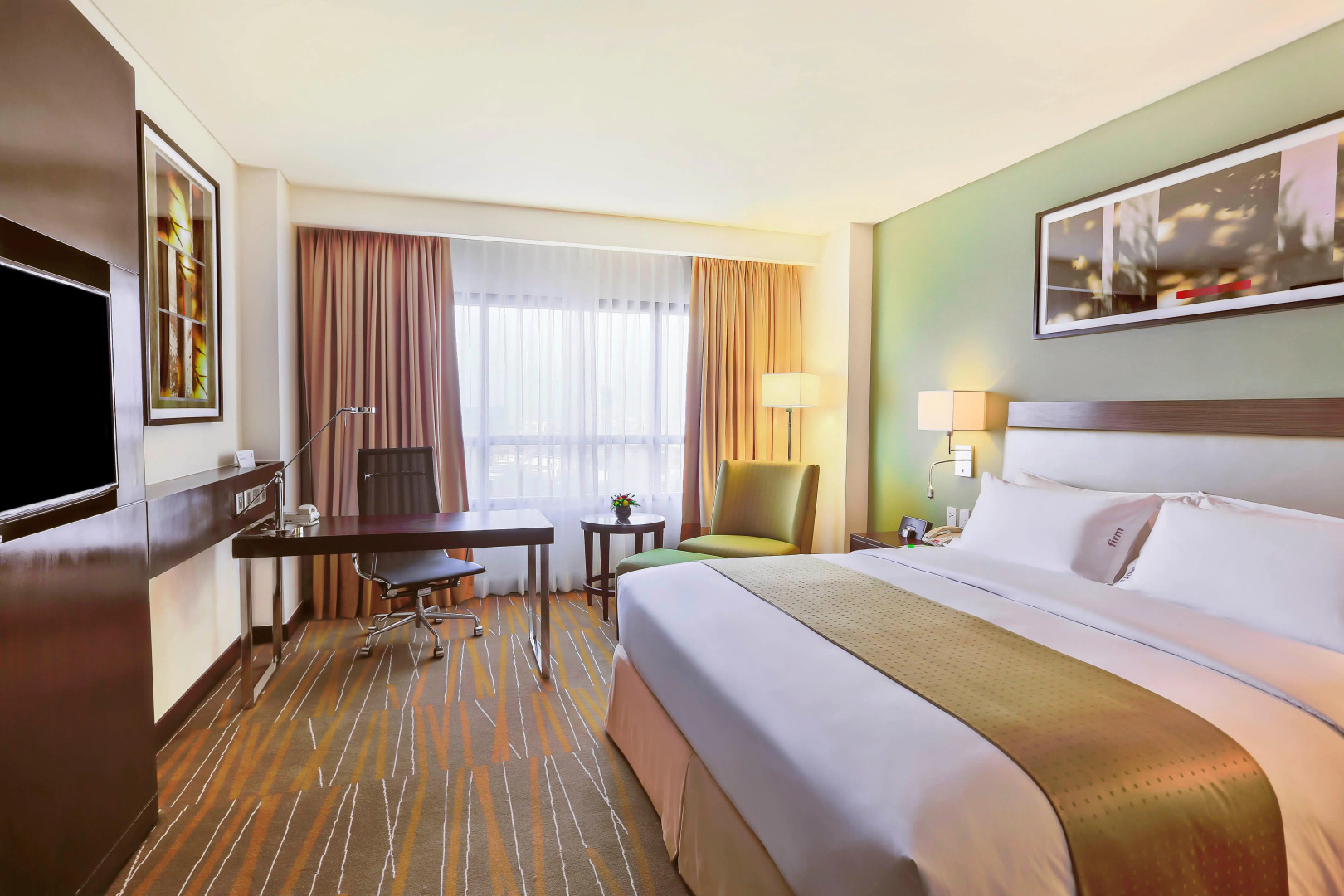 Holiday Inn & Suites Makati by IHG