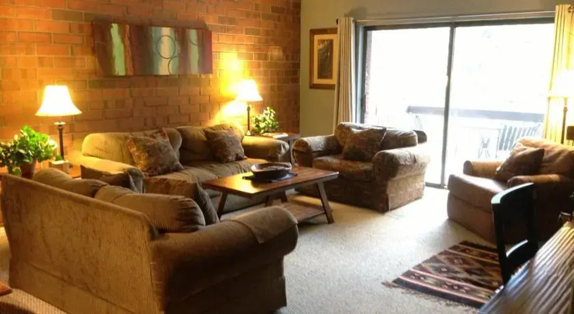 Park Station 2 Bd/2 Ba Quiet Corner Main St Condo