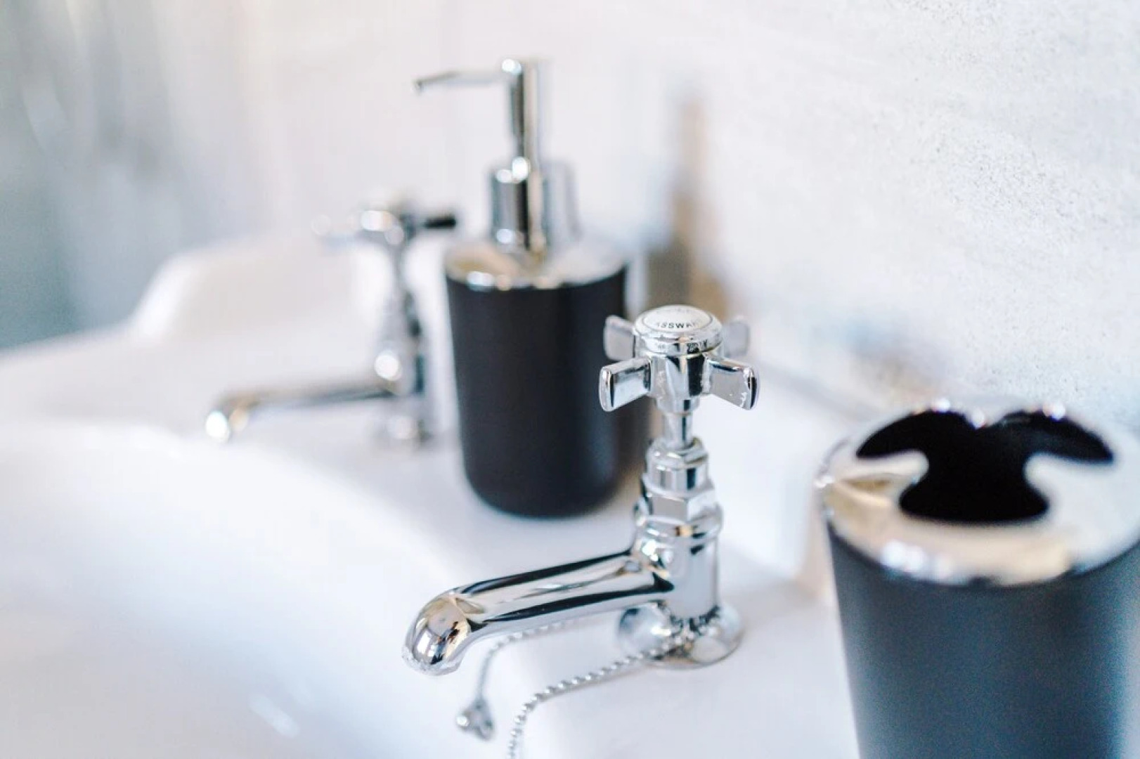 Premium 3 bed Detached House - off Road Parking - Bromborough