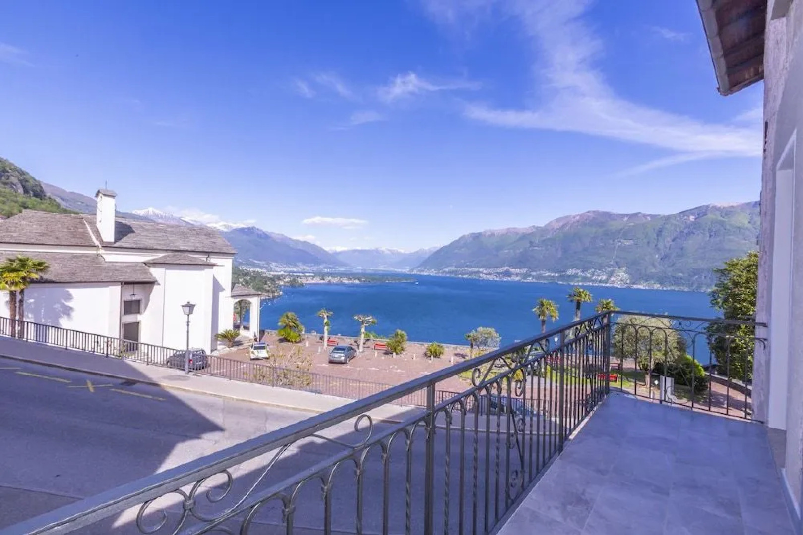 Yellow View Apartment