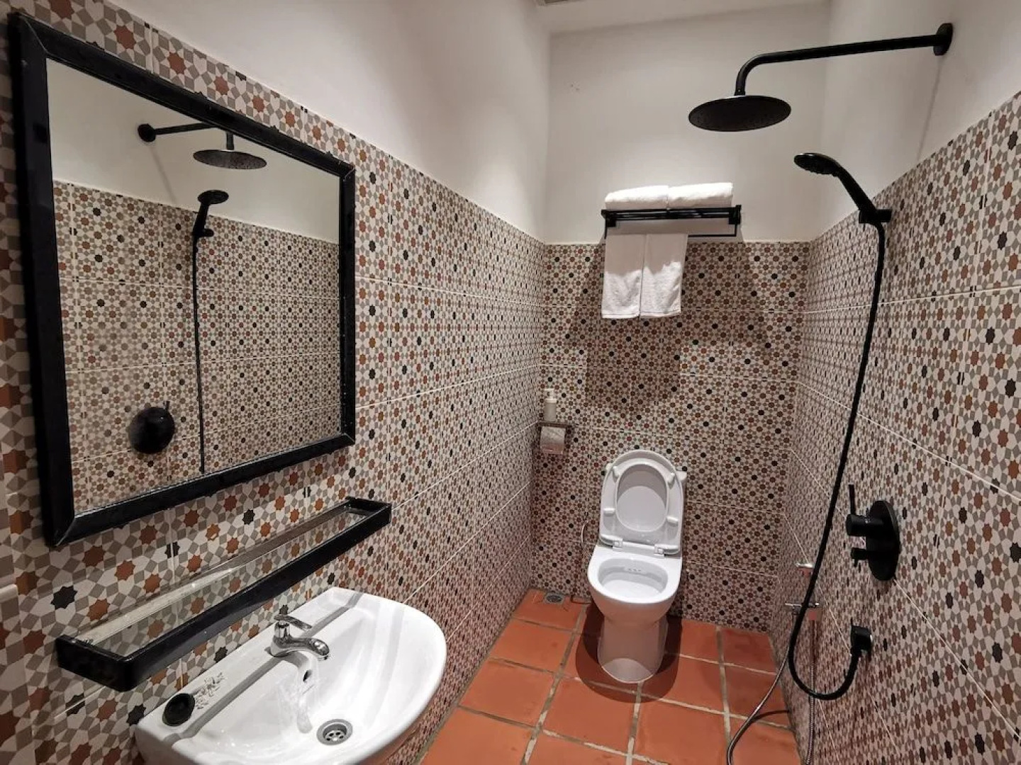 Capital O 90443 Aigoh Hotel