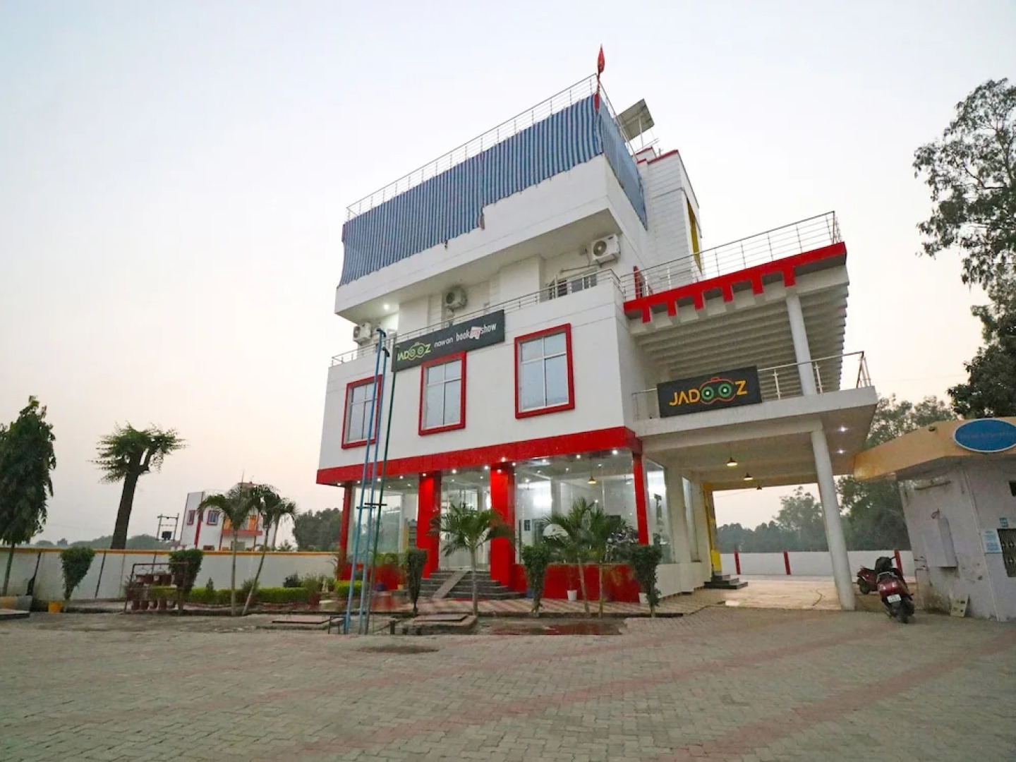 Oyo 23416 Maharaja Hotel