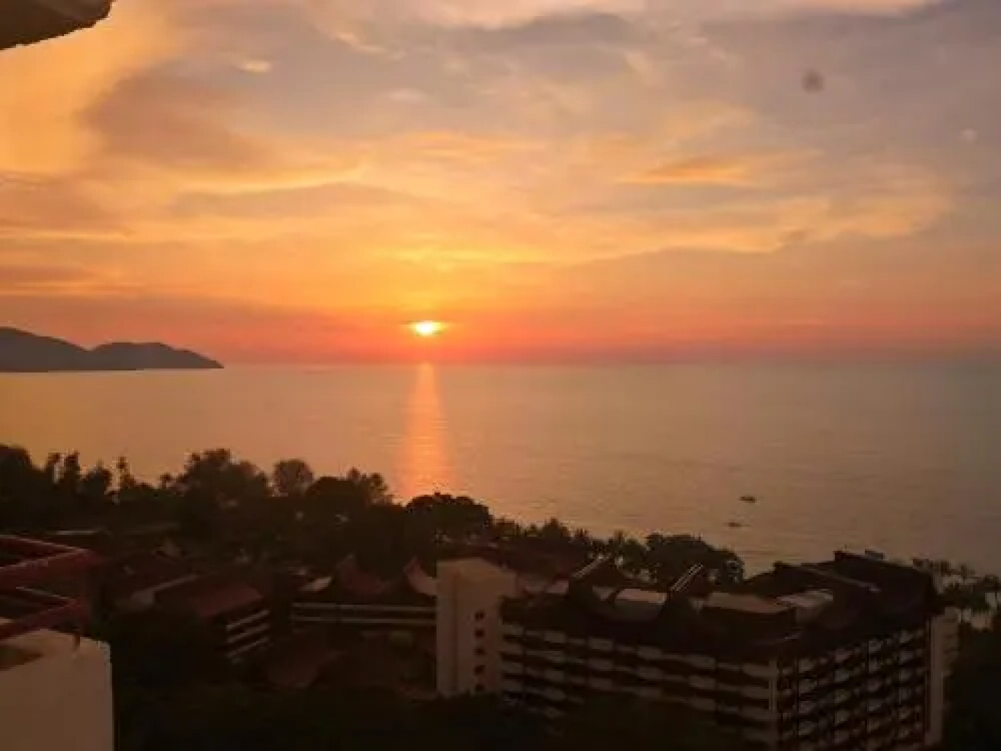 Batu Ferringhi Seaview Apartment