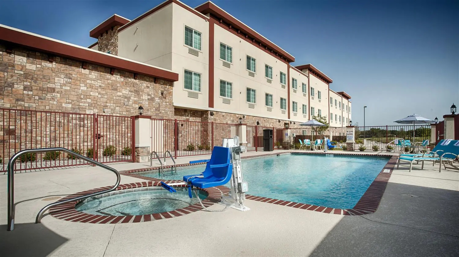 Best Western Plus Fort Worth Forest Hill Inn & Suites