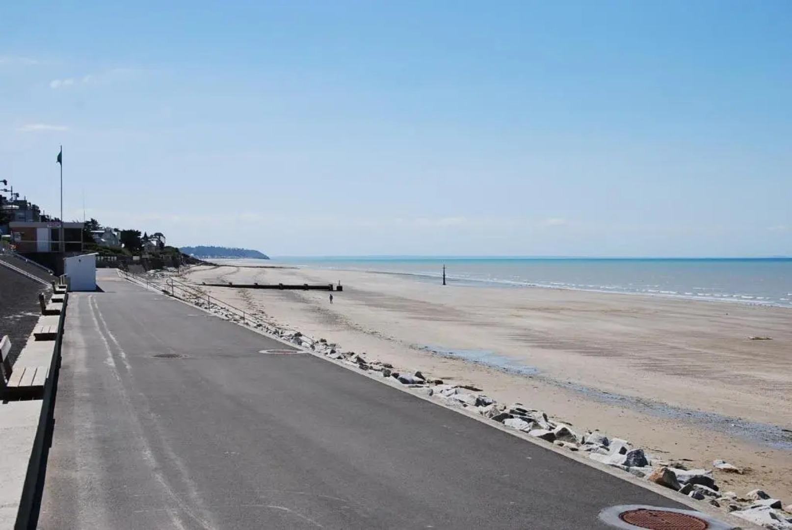 Tres Proche Granville Residence Midship