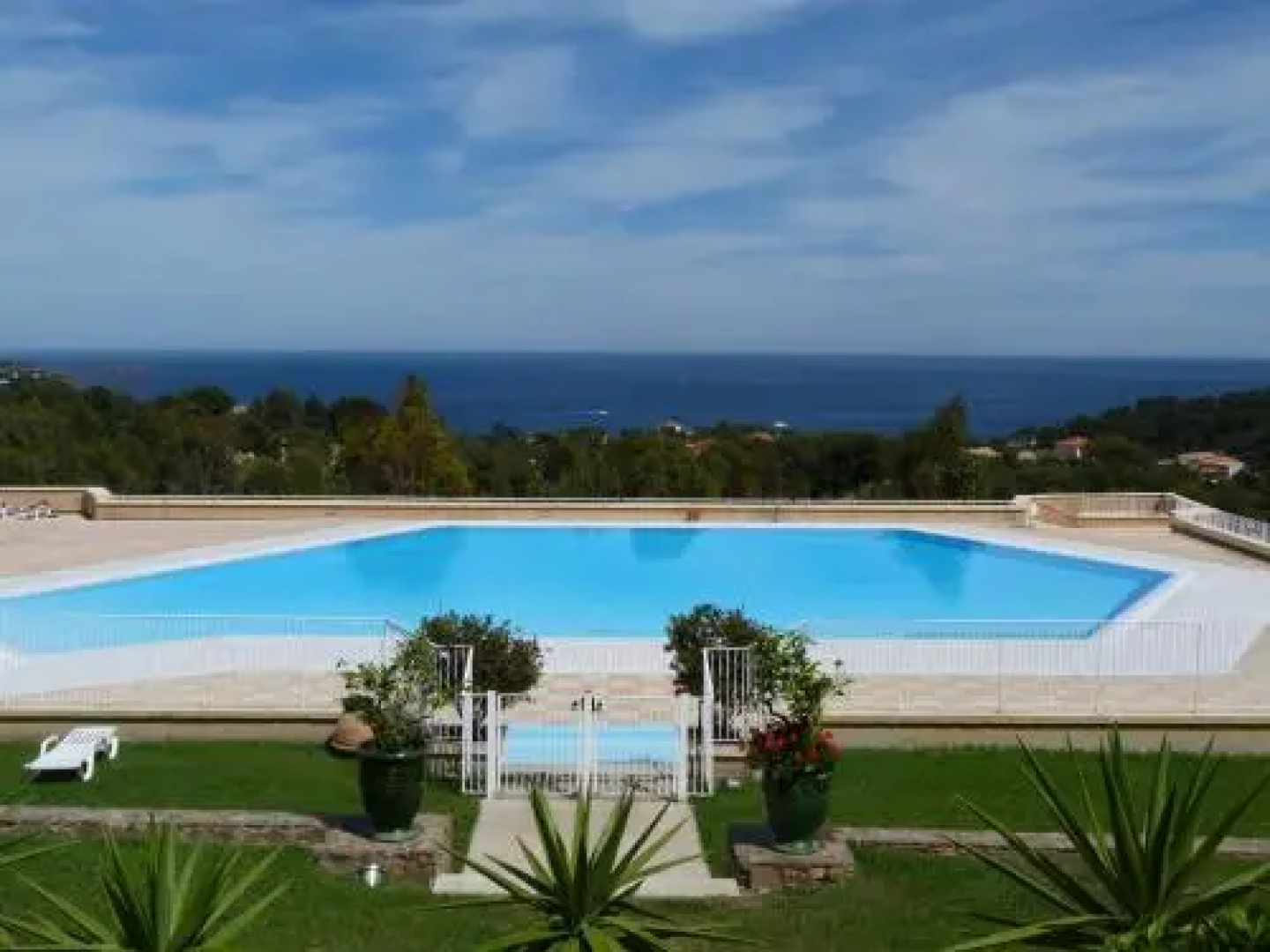 Cap Esterel : 2 Pieces Rez De Jardin Mer - C4 279La