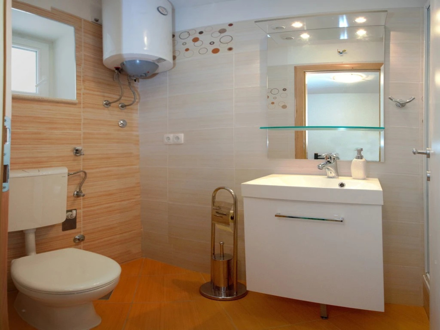 Apartments & rooms Rina