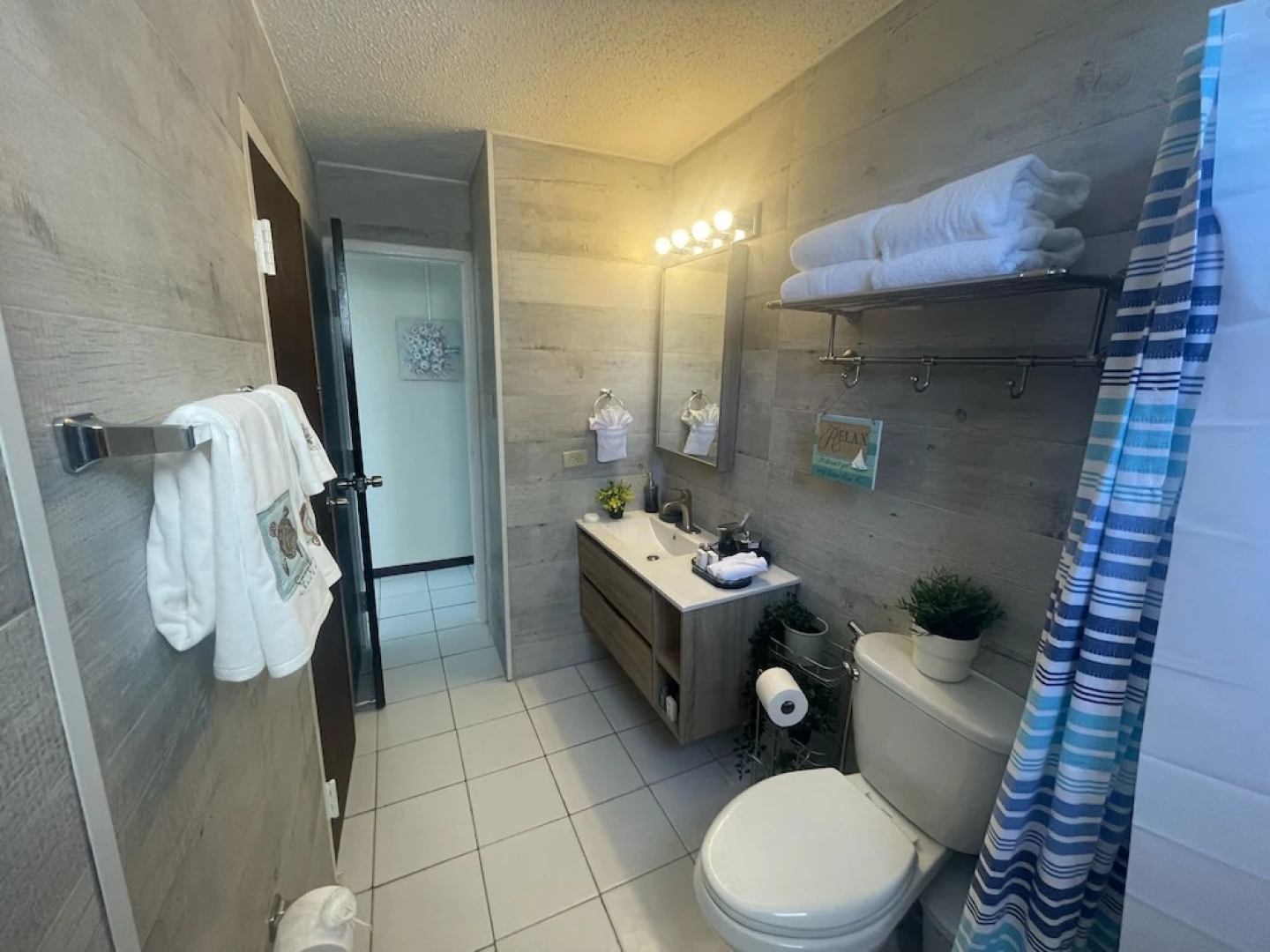 Ocean View 2 Bed 1 Bath 2 Parkings Pool