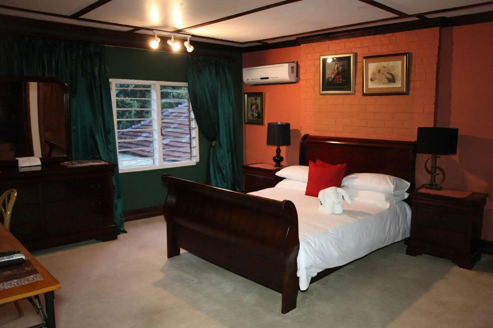 Africanza Lodge and Restaurant