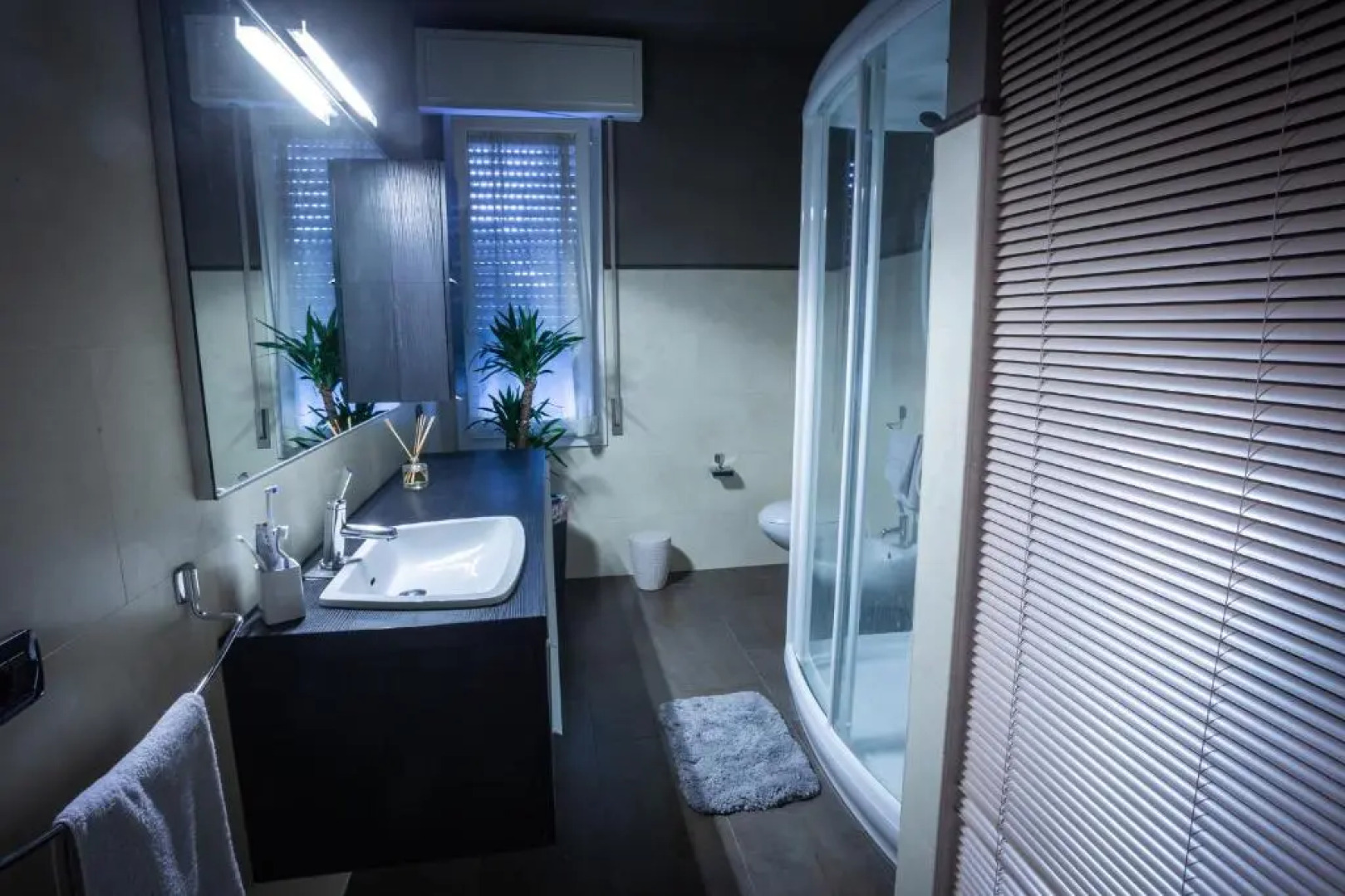 Cinematic Modern Flat, 100 mt da Ospedale