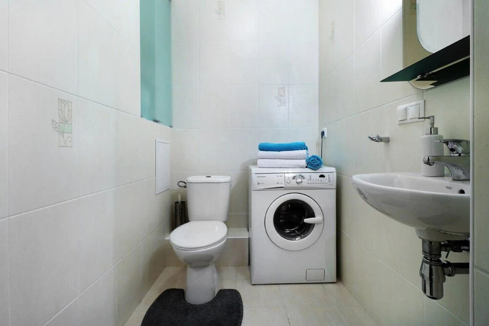 PaulMarie Apartments on Mira