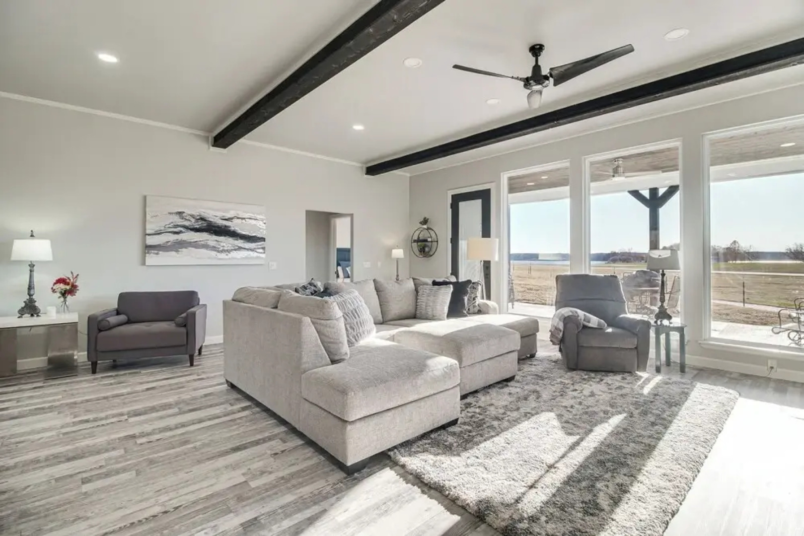 Near Shangri-la: Lake-view Monkey Island Home!