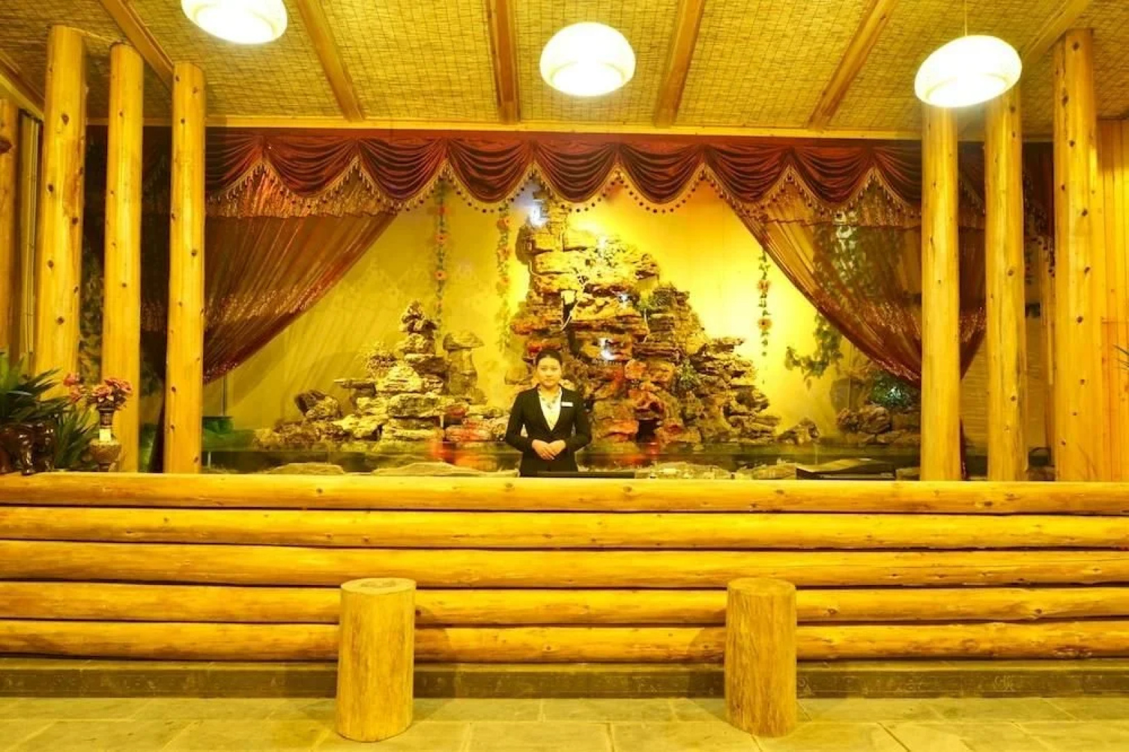 Mount Emei Happy Hotel