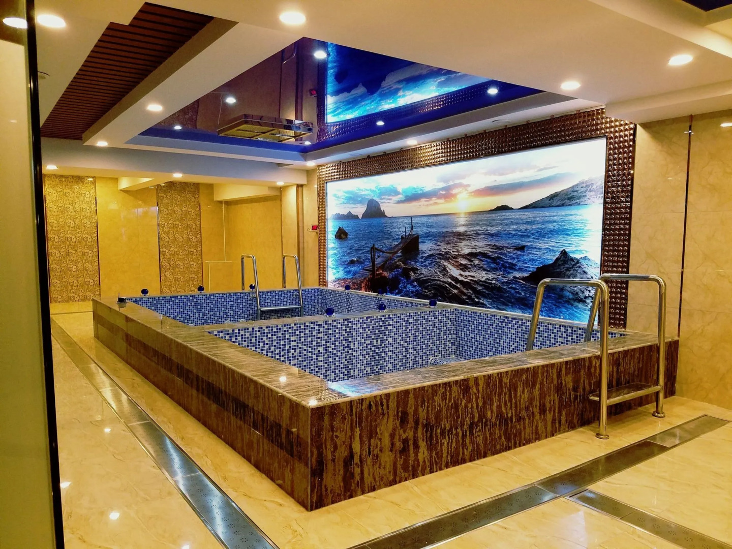 The Grand Hill Hotel