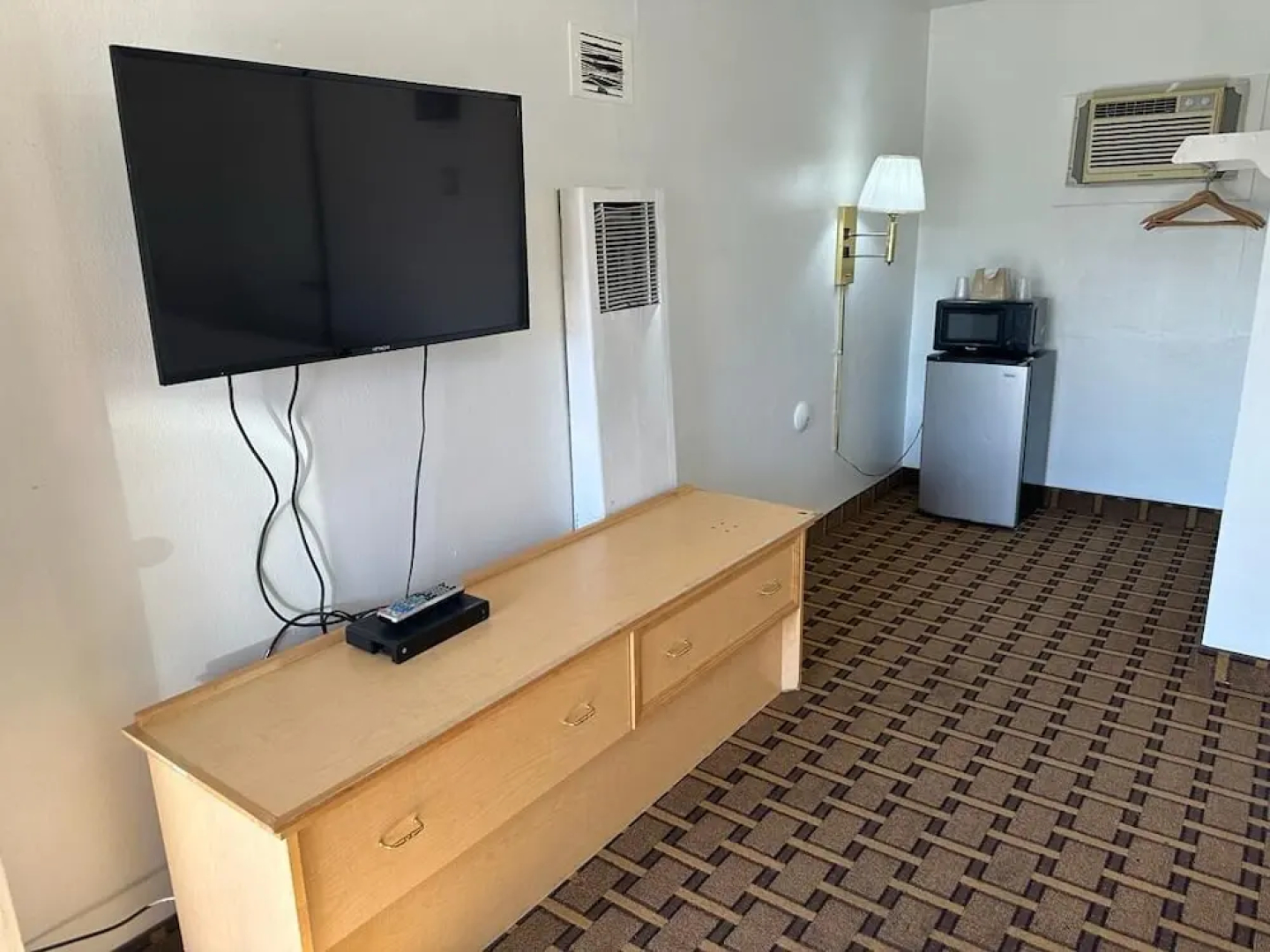 Ski's Western Motel