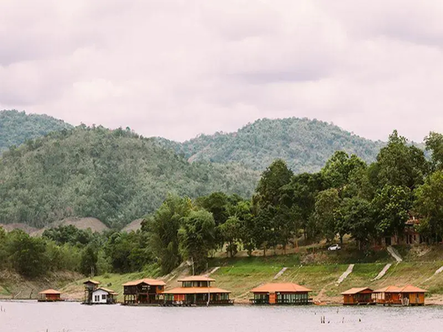 Pufa EngNam Lake Resort