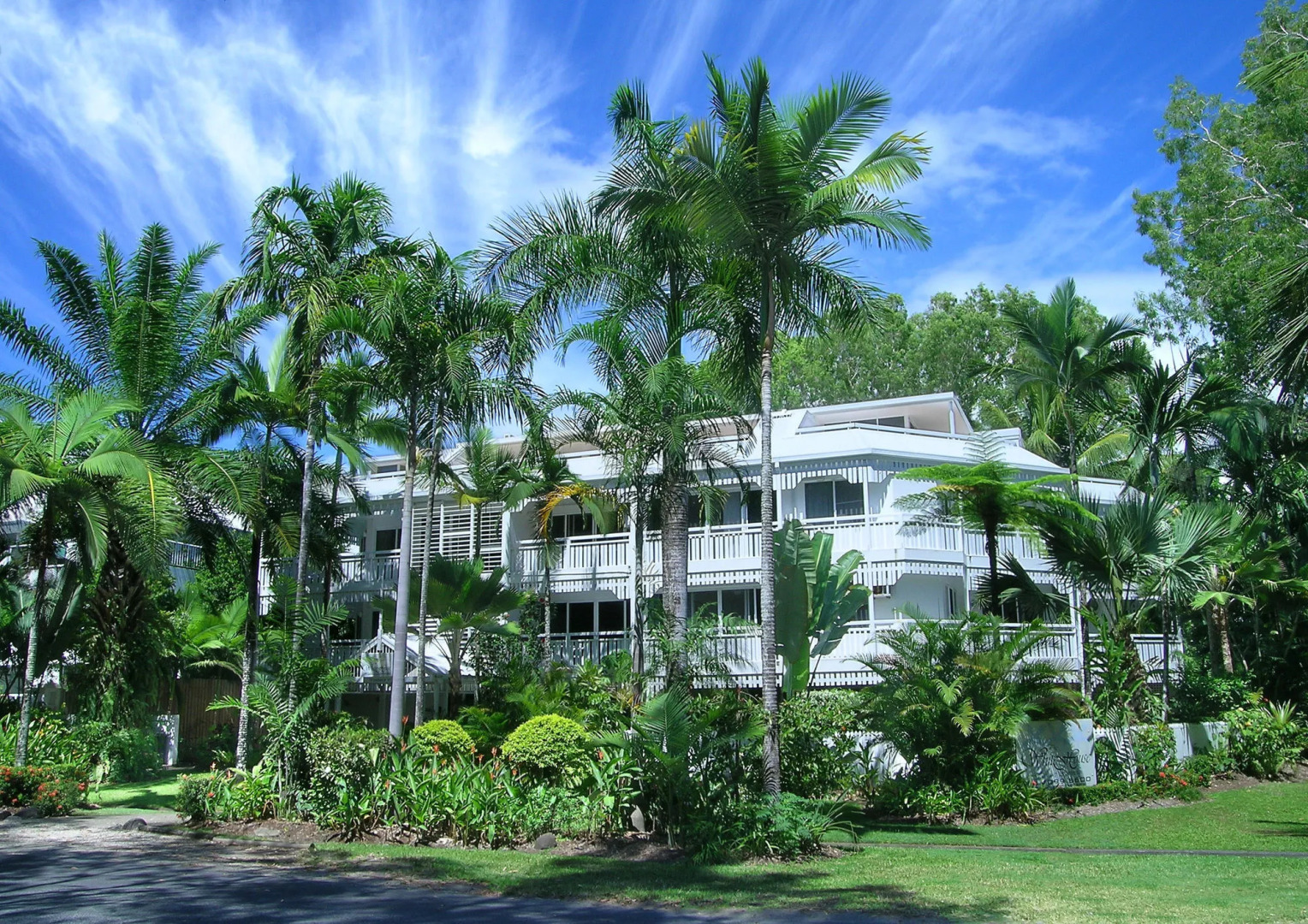 The White House Port Douglas