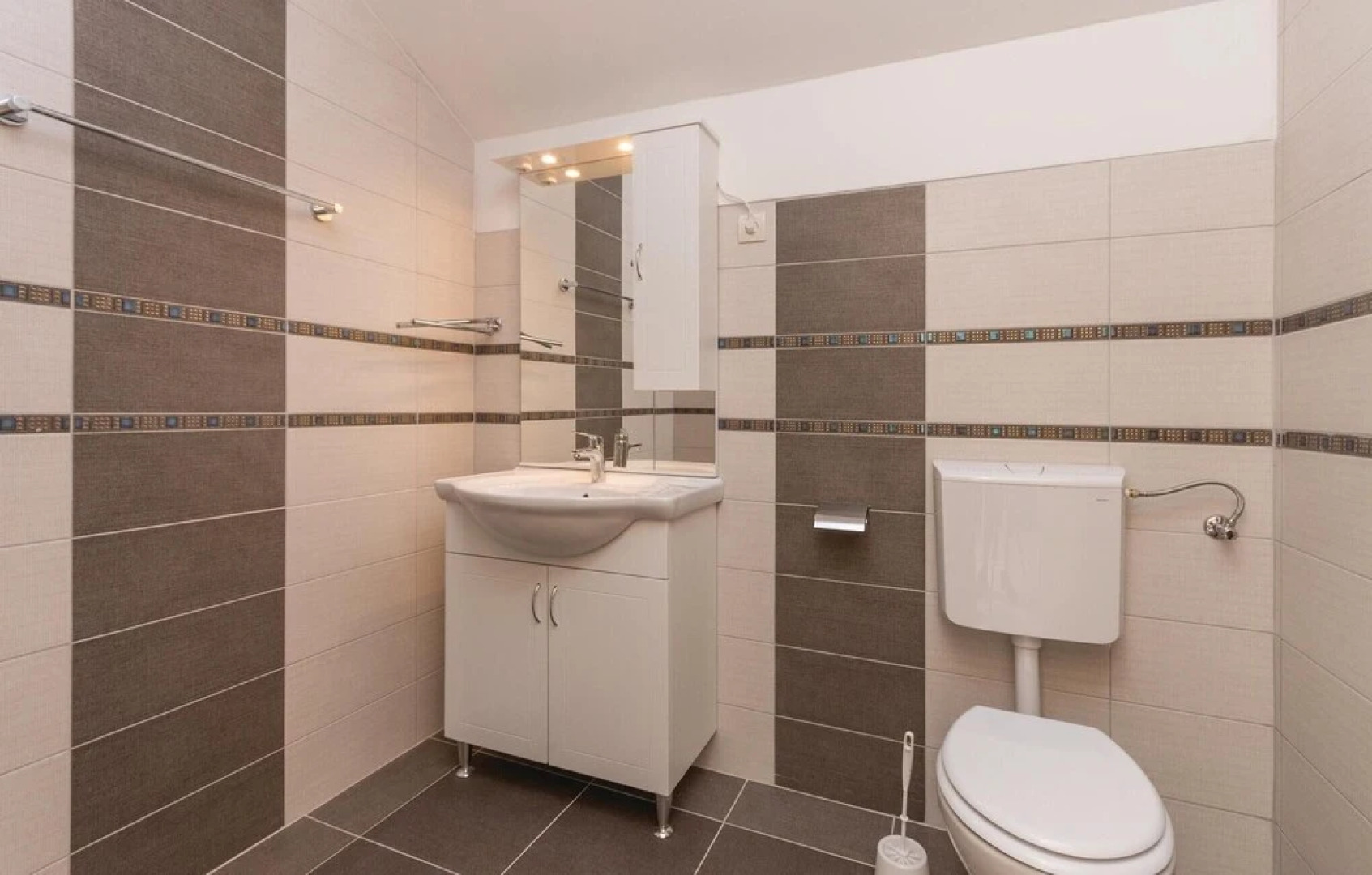 Amazing Home in Lisicic With 4 Bedrooms, Wifi and Outdoor Swimming Pool