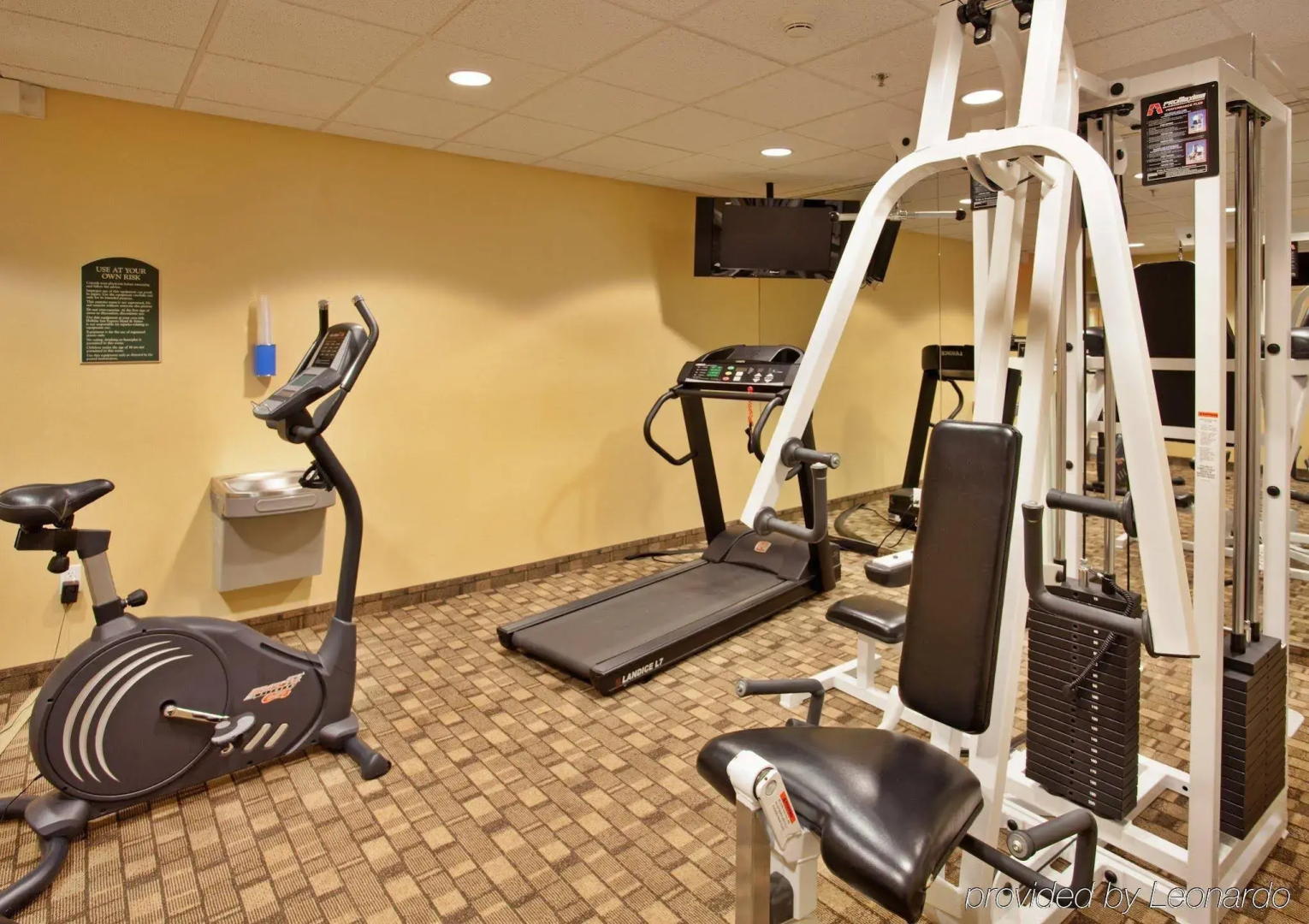 Holiday Inn Express & Suites Wichita Airport by IHG