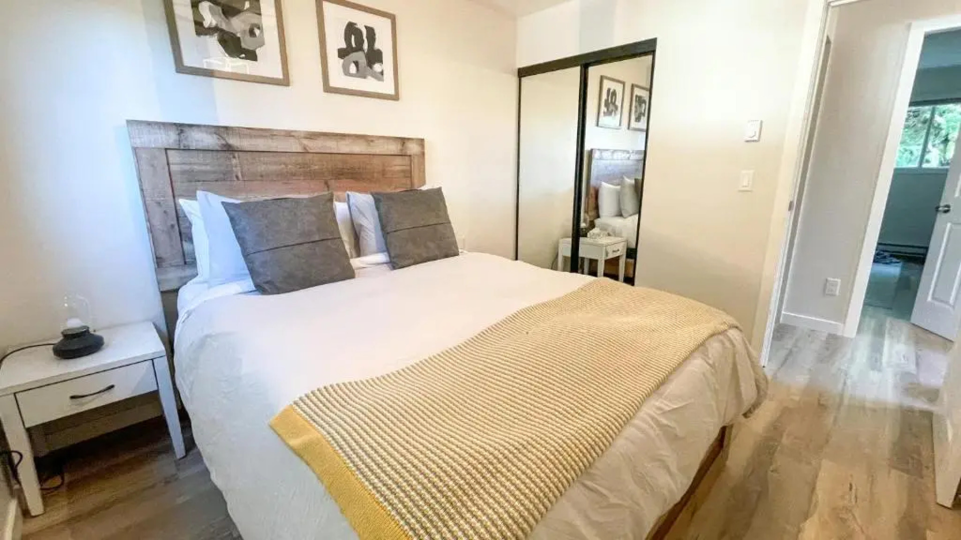 Cedar Creek Cottage 3BR - Welcome to your Oasis Steps from the Beach