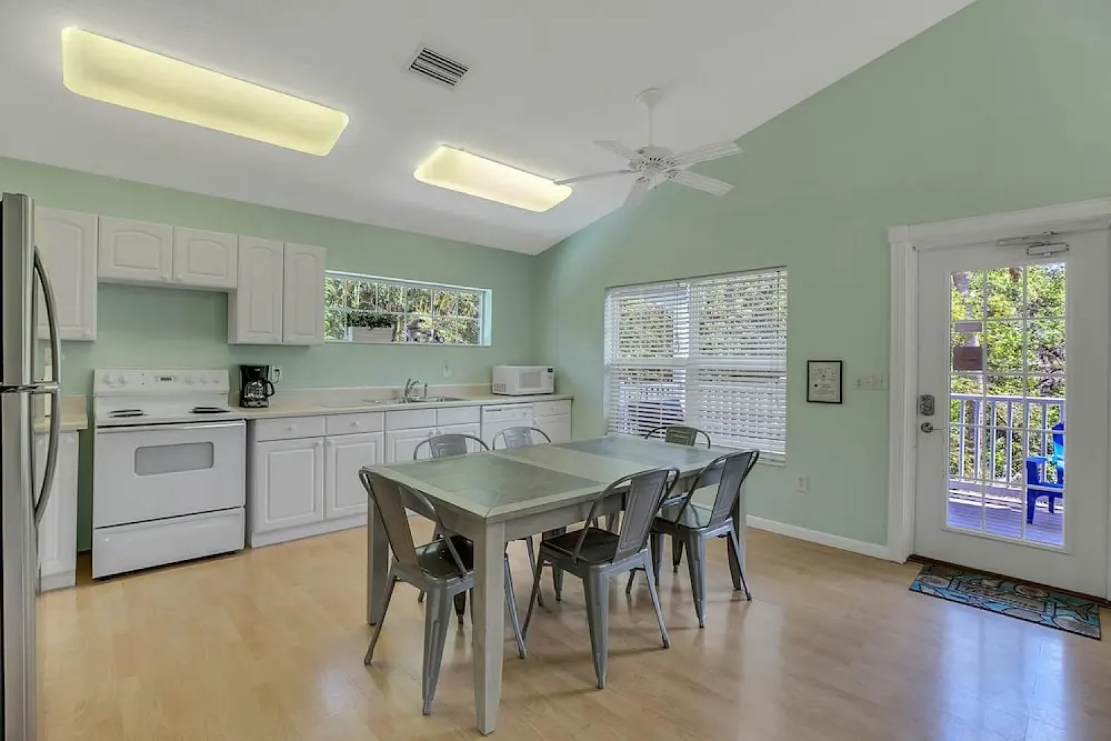 4BR Beach-Central Duplex by RedAwning