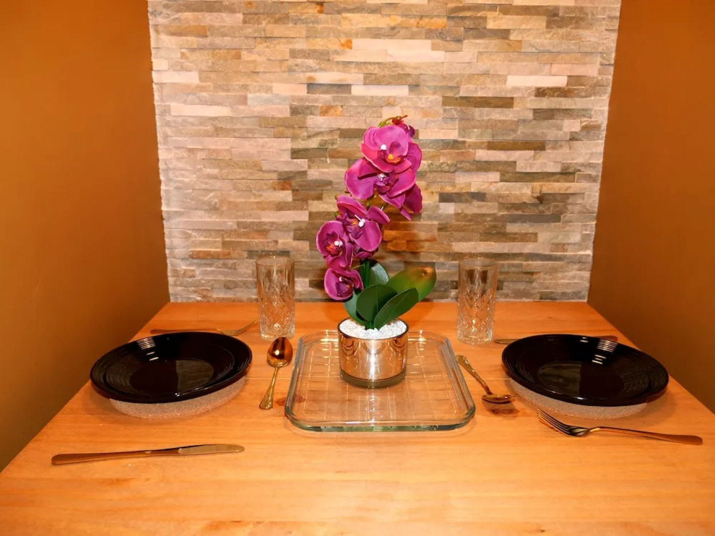 Sexy Luxurious Versace Apartment Near Sheffield