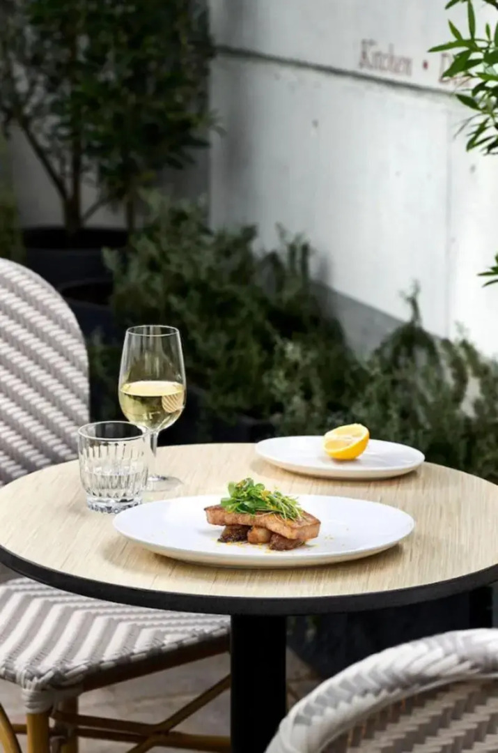 Midnight Hotel, Autograph Collection