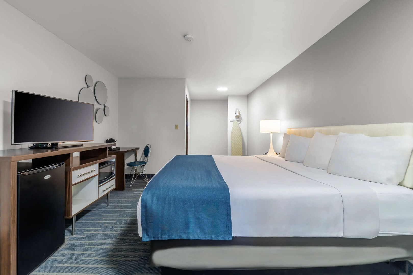 Days Inn & Suites by Wyndham Flagstaff Near University