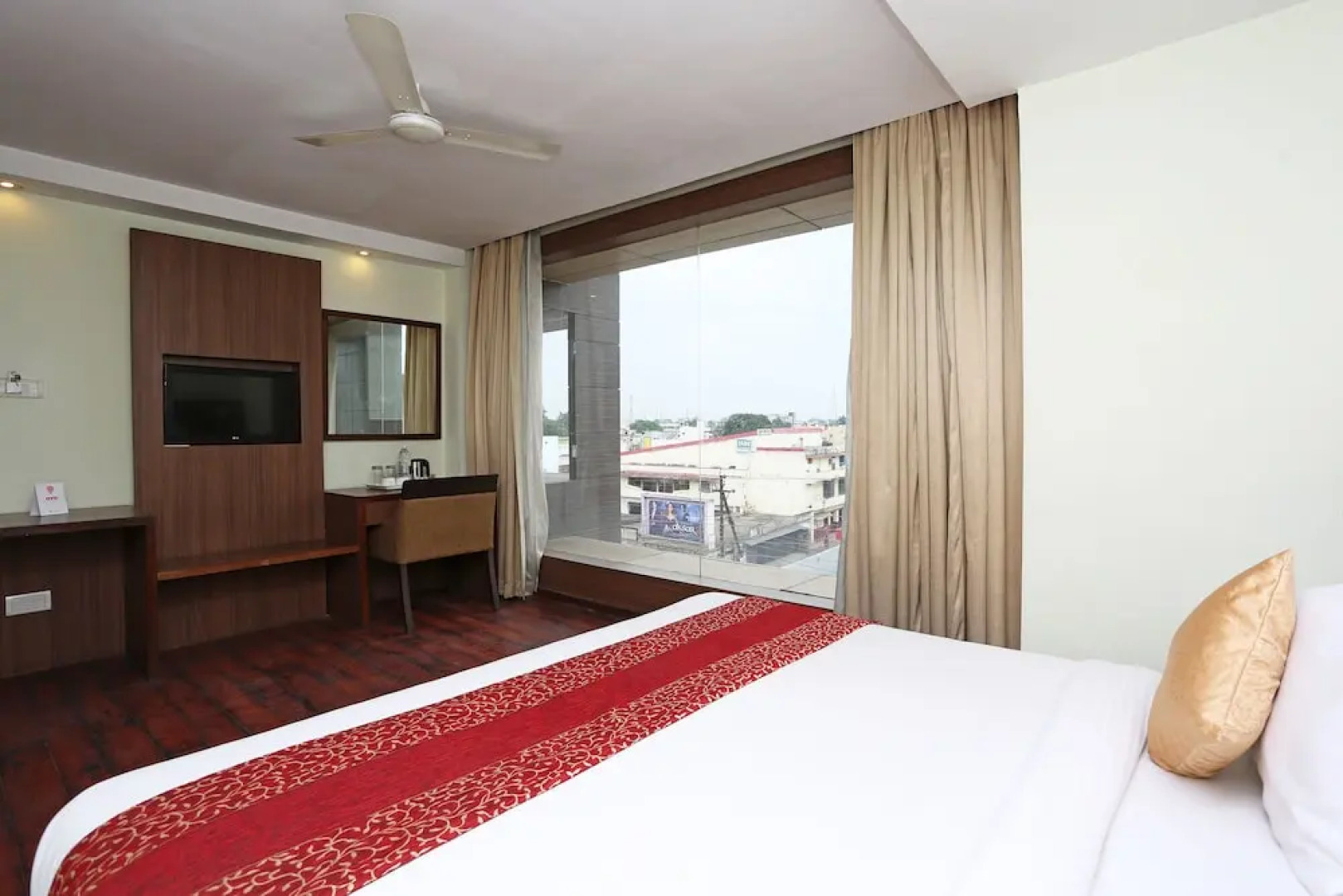 OYO 9580 Hotel Garnet Inn