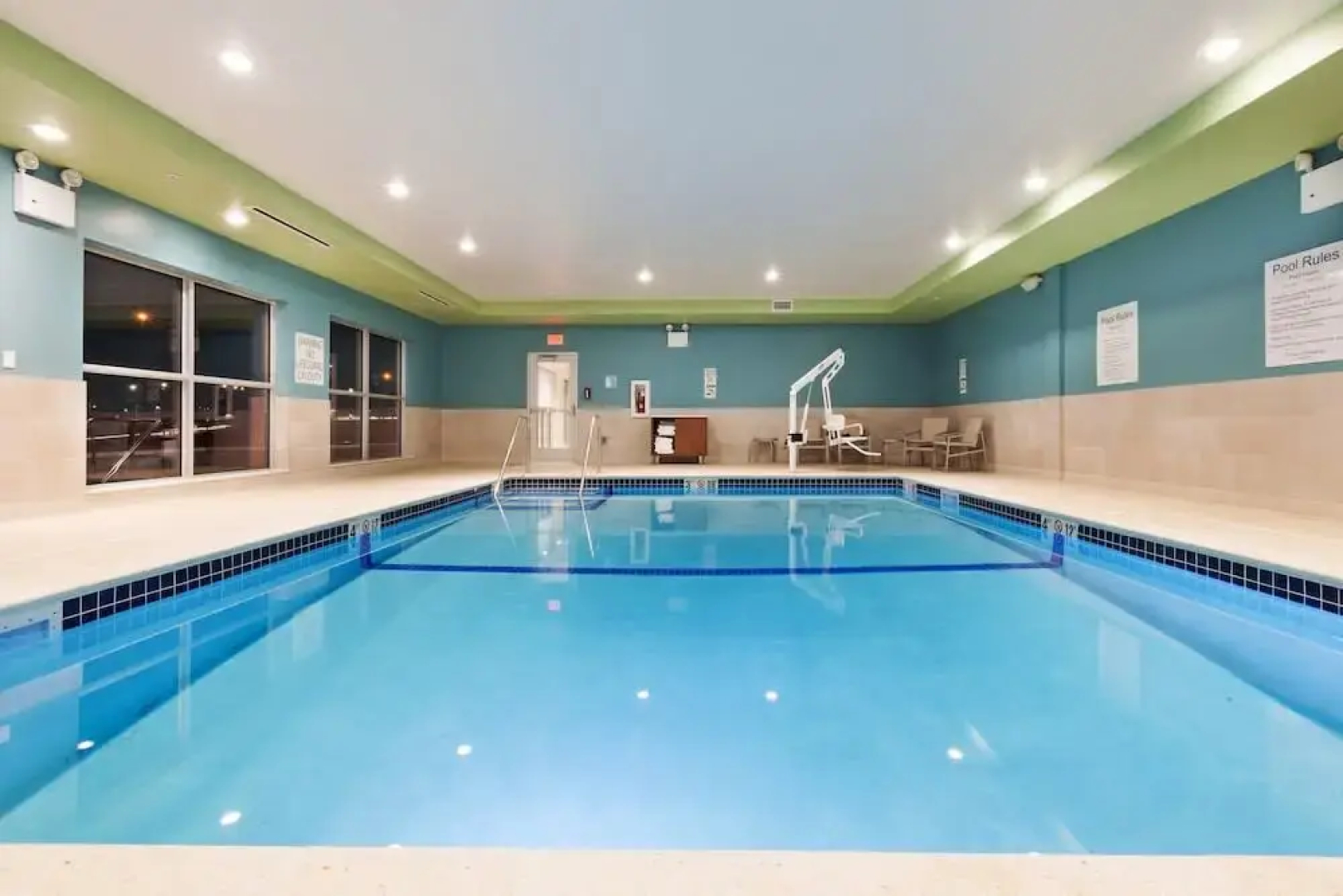 Holiday Inn Express & Suites Lenexa Overland Park Area