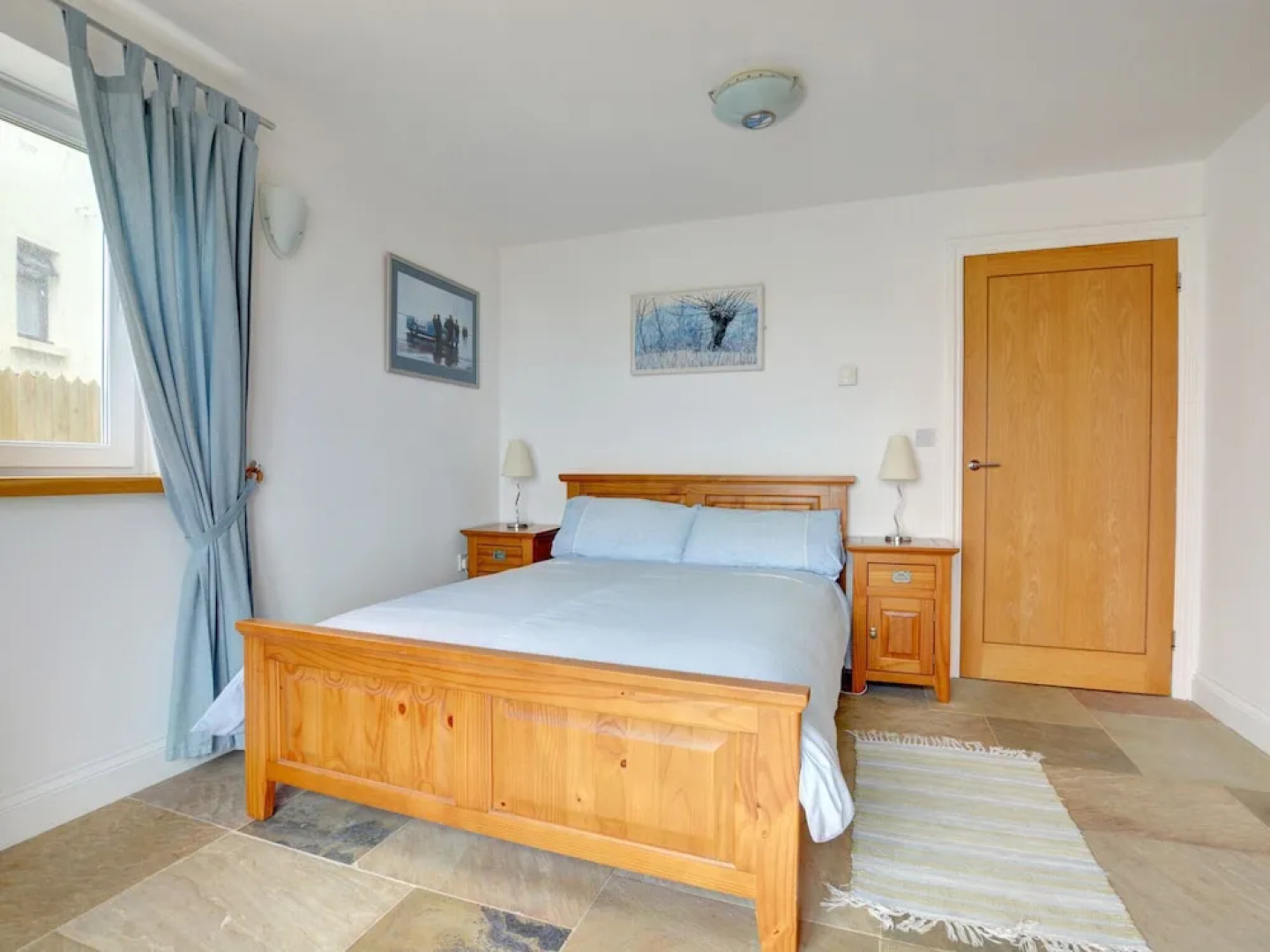 Detached House Overlooking the Beach With Enviable Unbroken sea Views