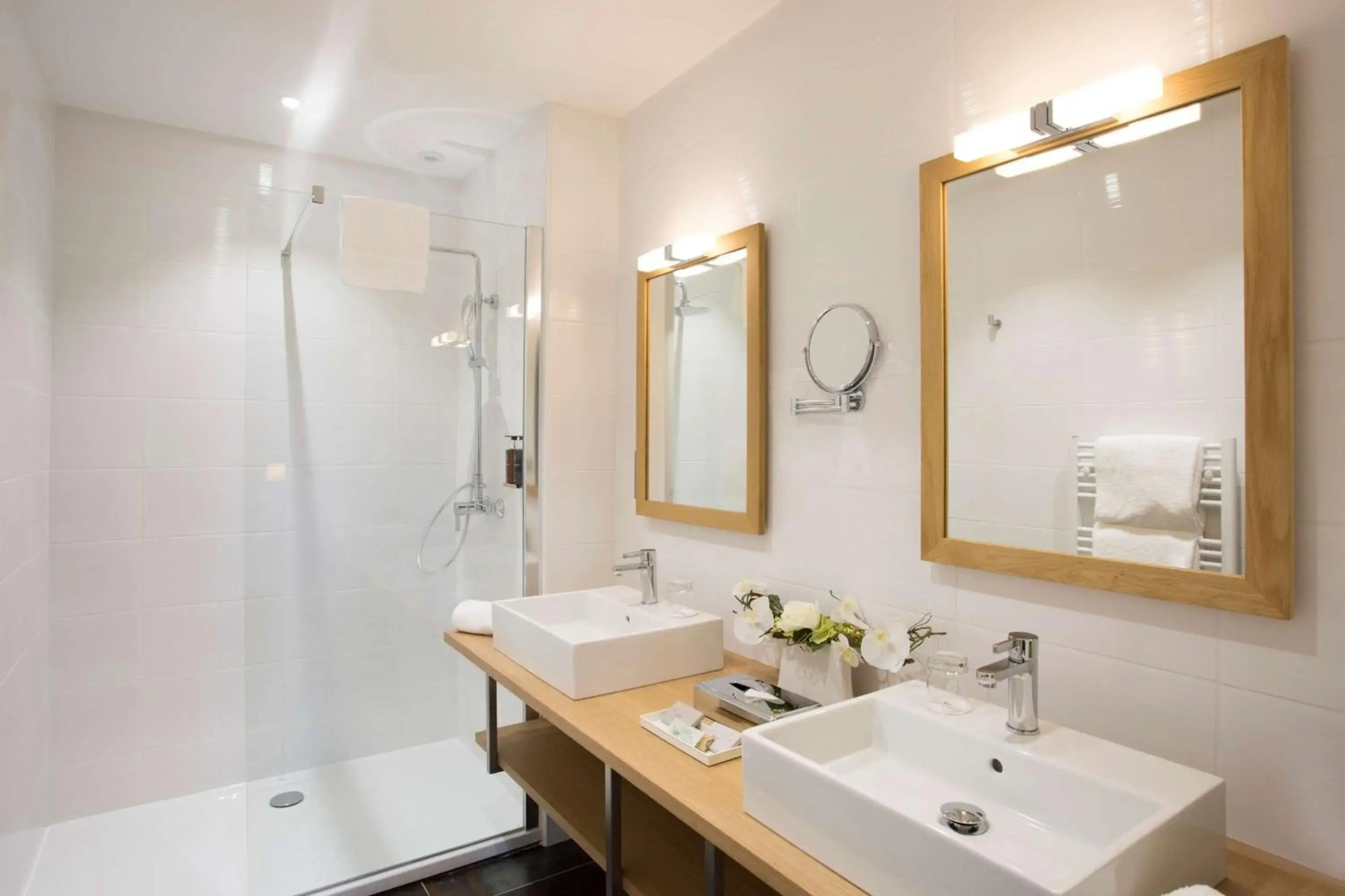 Hôtel de L'Abbaye Le Tronchet - Handwritten Collection